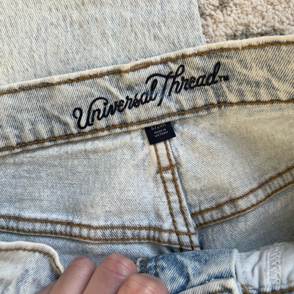 Universal Thread Light Wash Mom Jeans - Picture 5 of 5
